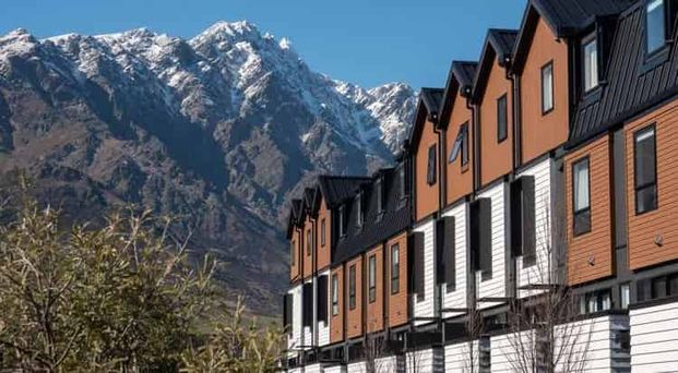 Stunning, Spacious, Modern Frankton Townhouse - Photo 1