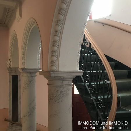 3-Zimmer-Dachgeschoss Wohnung mit BALKON, PKW-Stellplatz und offener Küche im Wohnzimmer zu vermieten! - Photo 2