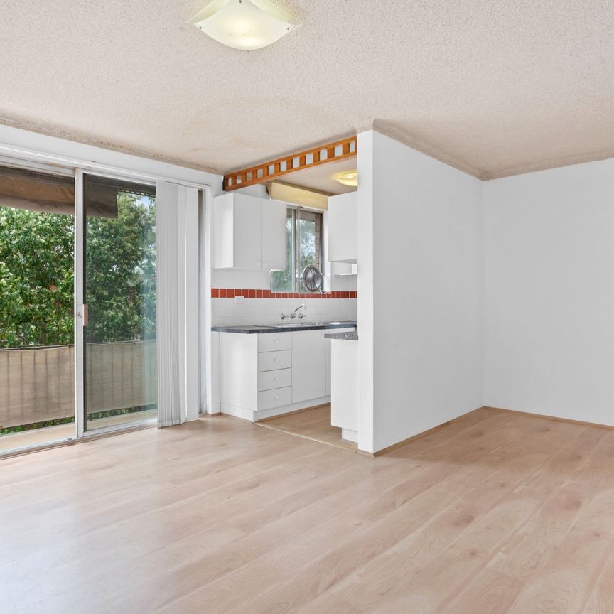 Conveniently Located Modern Apartment - Photo 1