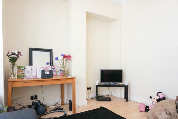 Leeds - Photo 1