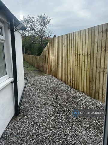 2 bedroom end of terrace house to rent - Photo 4