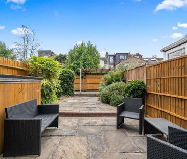 2 bedroom end of terrace house to rent - Photo 3