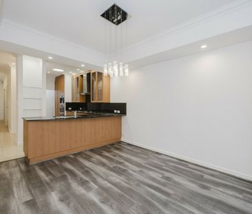 Waterfront Luxury Apartment with Private Jetty in Mindarie Marina - Photo 6