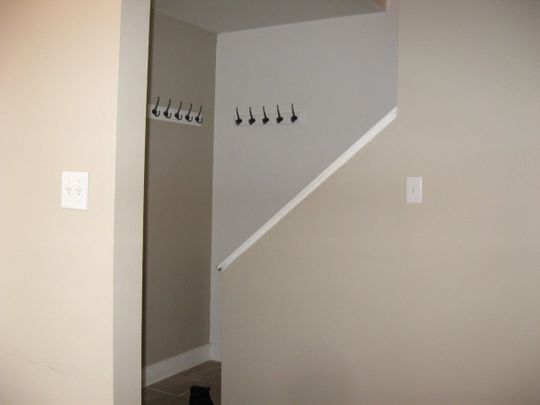 AMAZING LOCATION! 2 BEDROOM TOWNHOUSE! MAINTENANCE FREE! - Photo 1