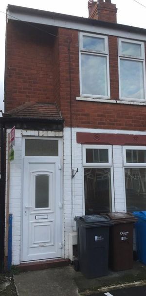 2 bedroom end of terrace house to rent - Photo 2