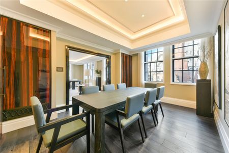 An Immaculately Presented Three Bedroom Apartment. - Photo 4