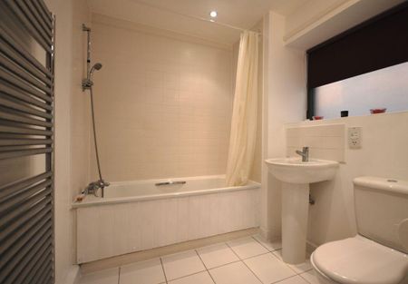 2 bedroom flat to rent - Photo 3