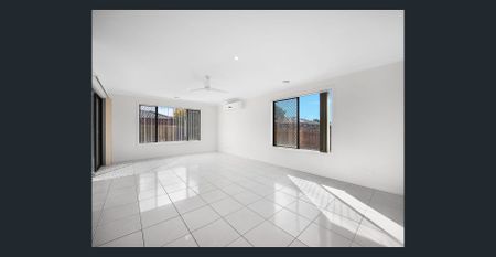 Charming Family Home in Brookfield - Photo 4