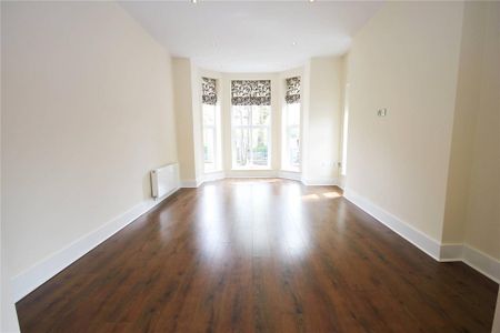 3 bedroom flat to rent - Photo 2