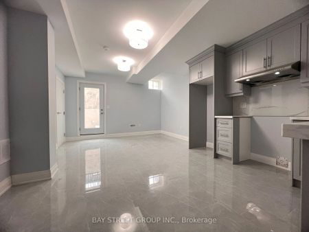 Detached Home For Lease | N9246341 - Photo 3