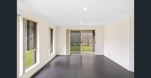 Beautiful Lowset Home Backing Onto Bushland – Family Living in Peaceful Mount Cotton - Photo 1