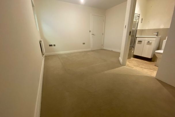 Empire House, Welwyn Garden City - Photo 1