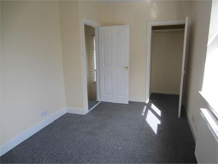 2 bedroom semi-detached house to rent - Photo 4