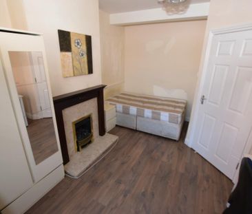 4 bedroom terraced house to rent - Photo 2
