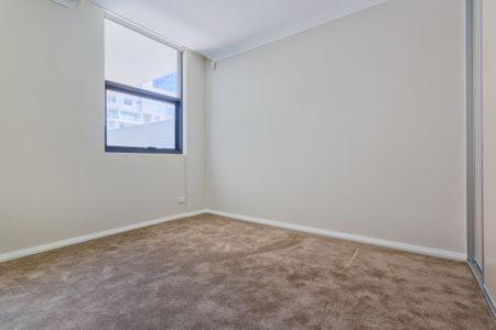 “Electricity and Gas Bills Included. Super modern and spacious apartment, located in one of Parramatta's premier residential district.” - Photo 4