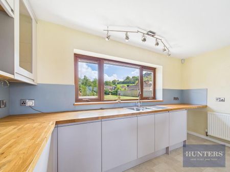 5 bedroom detached house to rent - Photo 3
