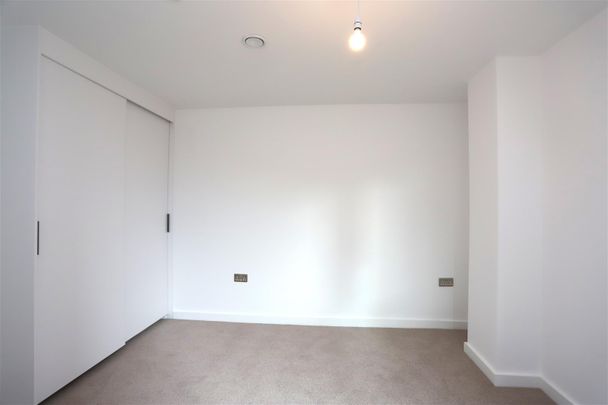 The Railings, Middlewood Locks - Photo 1