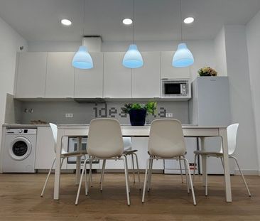 Alquiler de piso en Plaza Virgen del Rocío, 1 - Photo 3