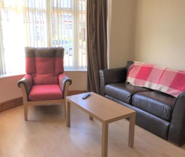 3 bedroom private hall to rent - Photo 2