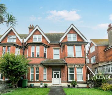 3 bedroom flat to rent - Photo 4