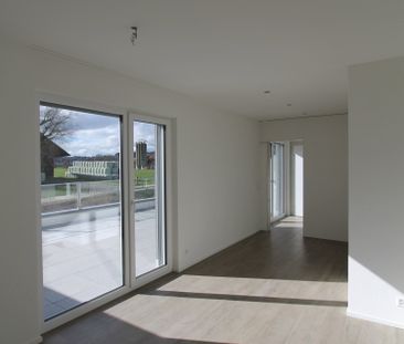 Helle Attika Wohnung mit Aussicht ins Grüne - Photo 2