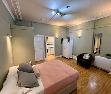 Studio Flat, Bedford Hill, SW12 - Photo 2