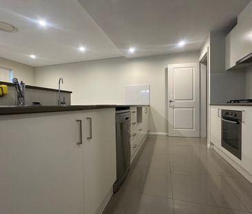 THREE BEDROOMS TOWNHOUSE PLUS A STUDY - Photo 5