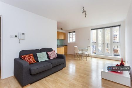 1 bedroom flat to rent - Photo 2