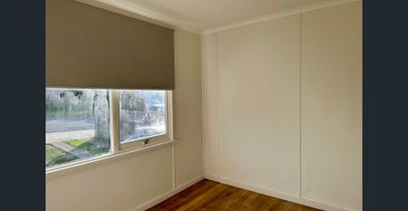 Freshly renovated 2-bedroom home - Photo 4