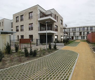 Prachtig gelegen nieuwbouwappartement (E-peil van 10) op de 1ste verdieping met terras, ondergrondse berging en autostaanplaats. - Foto 2