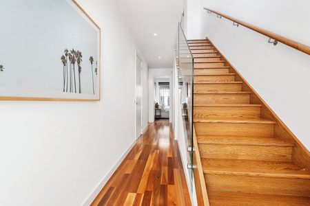 Contemporary boutique living by the bay! - Photo 3