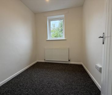 3 bedroom end of terrace house to rent - Photo 4