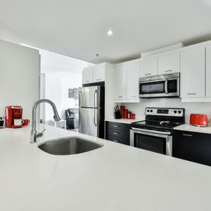 Grand Condo 4 1/2 Ste-Catherine - Photo 3