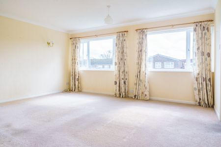 St Laurence Avenue, Brundall, Norwich - Photo 4