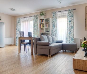 Apartament z ogrodem w dzielnicy willowej. 68 m² - Фото 1