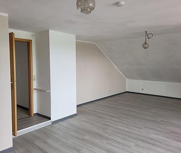 Dachgeschosswohnung mit Balkon und traumhaften Ausblick ins Grüne! - Foto 4