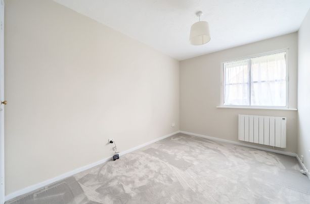 Flat to rent - Hardwick Crescent, Dartford, DA2 - Photo 1