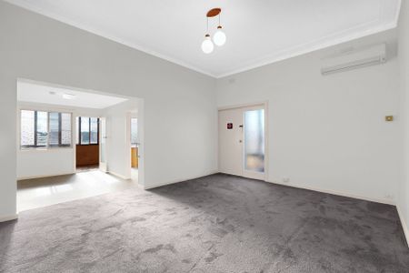 Fresh Paint, New Carpet, Perfect Setting - Photo 2