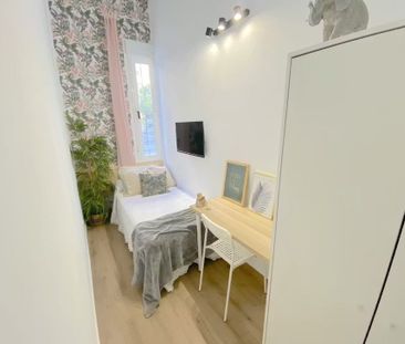 Avenida de Ramón y Cajal, Sevilla, Andalusia 41005 - Photo 4