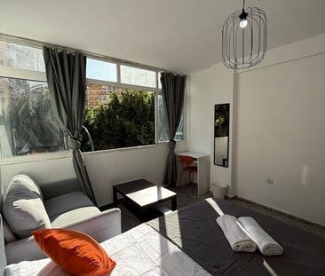 Avenida Antonio Gaudi, Málaga, Andalusia 29004 - Photo 5