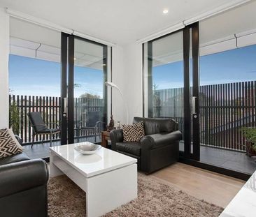 ENJOY ALL THE BENEFITS OF URBAN LIFESTYLE IN THIS STUNNING APARTMEN... - Photo 2