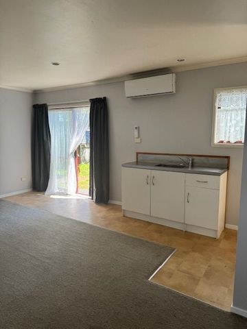 Unique Find in Kawaha Point - Photo 5