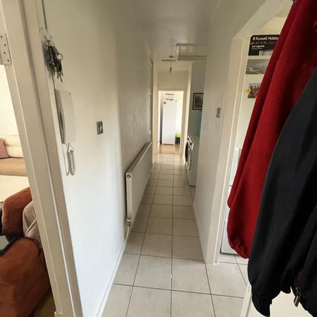 2 bedroom flat to rent - Photo 4