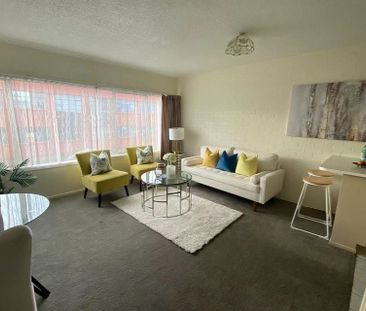 Sunny City Fringe Apartment | Carpark Included | - Photo 1