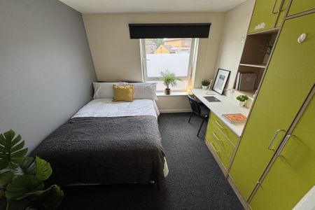 1 bedroom in a flat share to rent - Photo 2