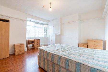 3 bedroom apartment to rent - Photo 5