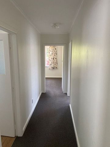 tidy 3 Bedroom home looking for short term tenants - Photo 2