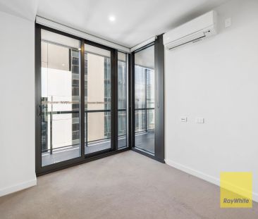 City Central Unfurnished Apartment with Resort-Style Amenities - Photo 5