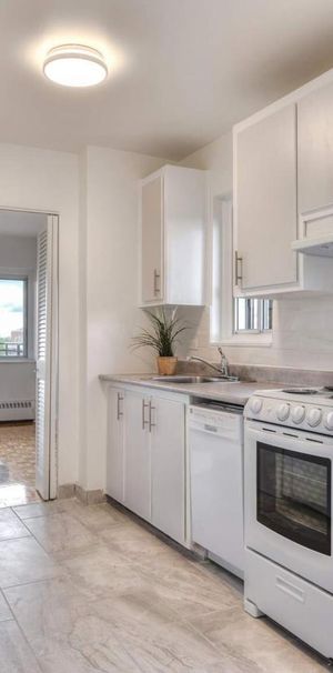 1 Mois Gratuit- Charmants 3 ½ Près Du Métro Côte-Vertu – Nov. Et Déc. - 1150 Côte-Vertu, Montréal - Photo 1