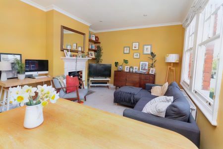 2 bedroom maisonette to rent - Photo 2